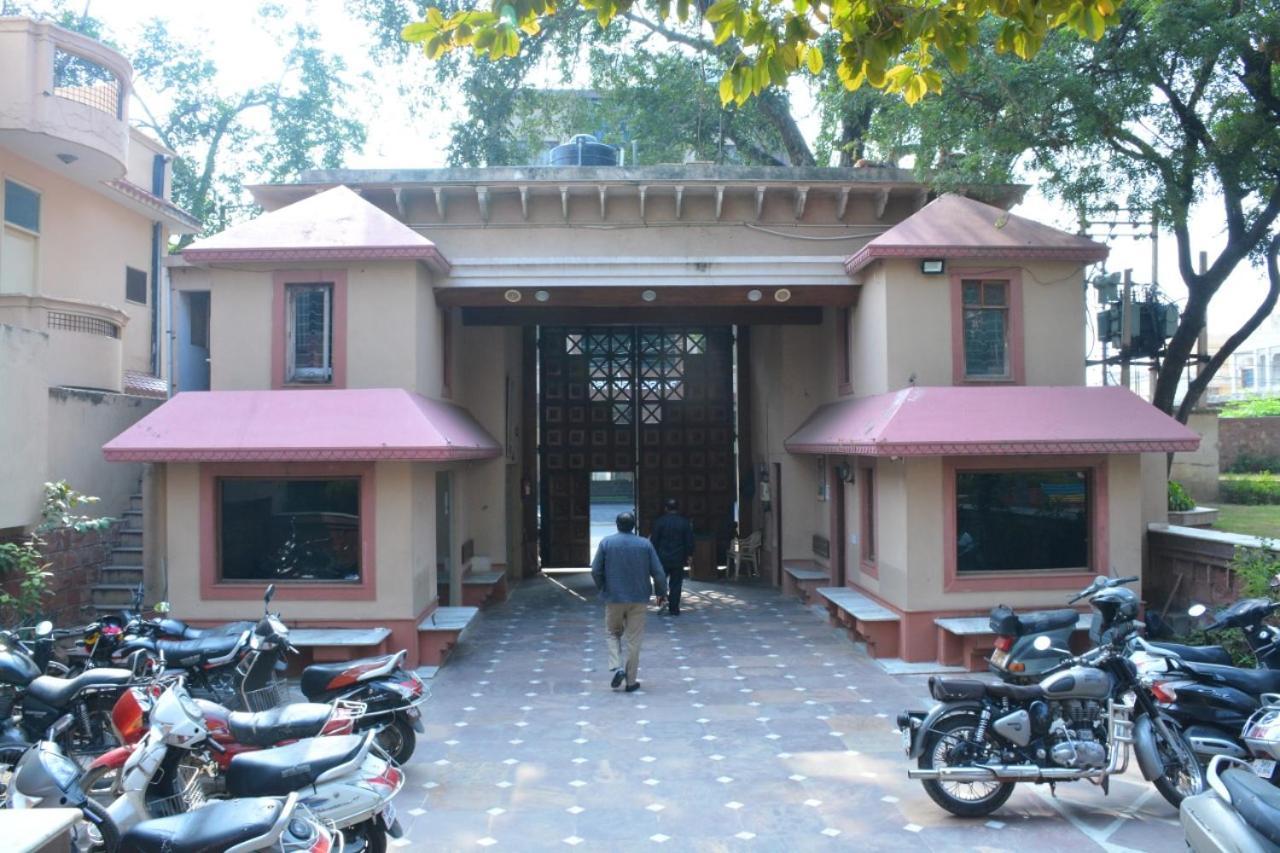 Ananda Krishna Van Vrindāvan Buitenkant foto