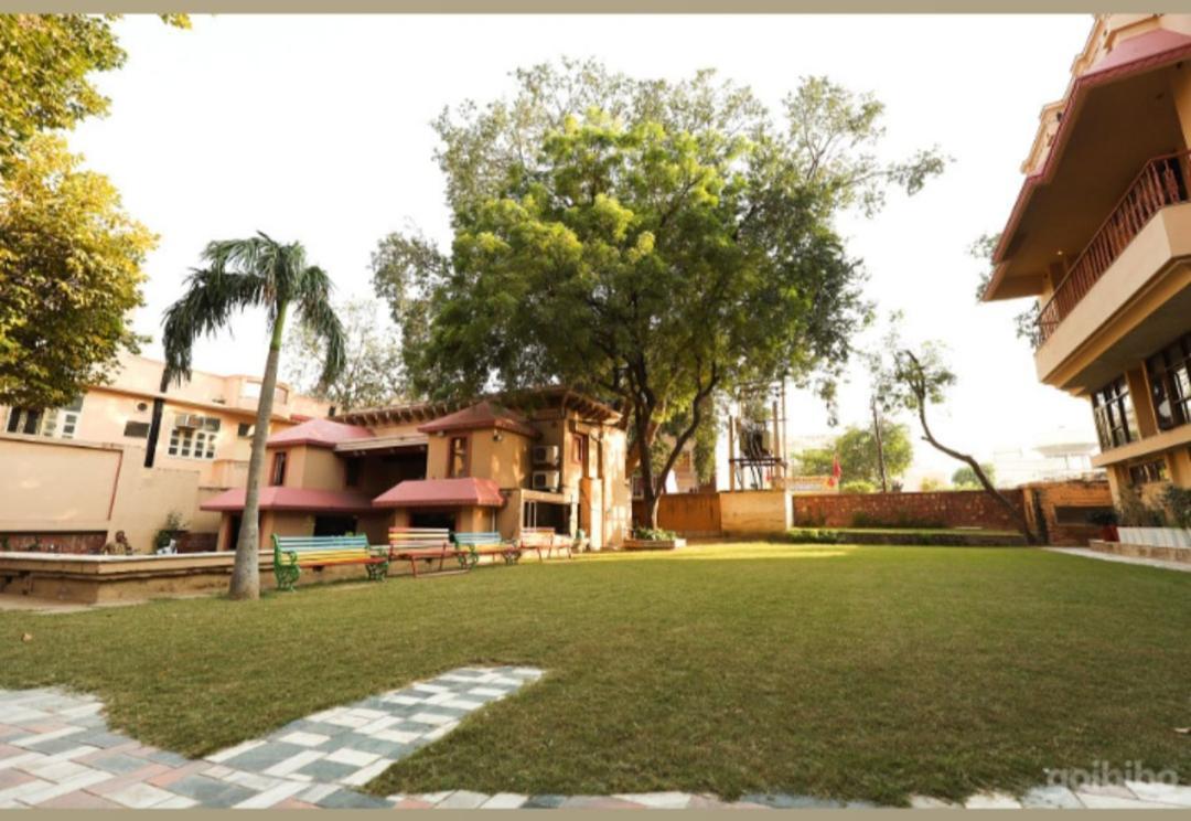 Ananda Krishna Van Vrindāvan Buitenkant foto