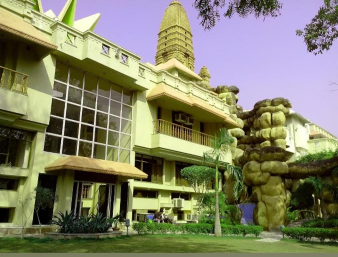 Ananda Krishna Van Vrindāvan Buitenkant foto