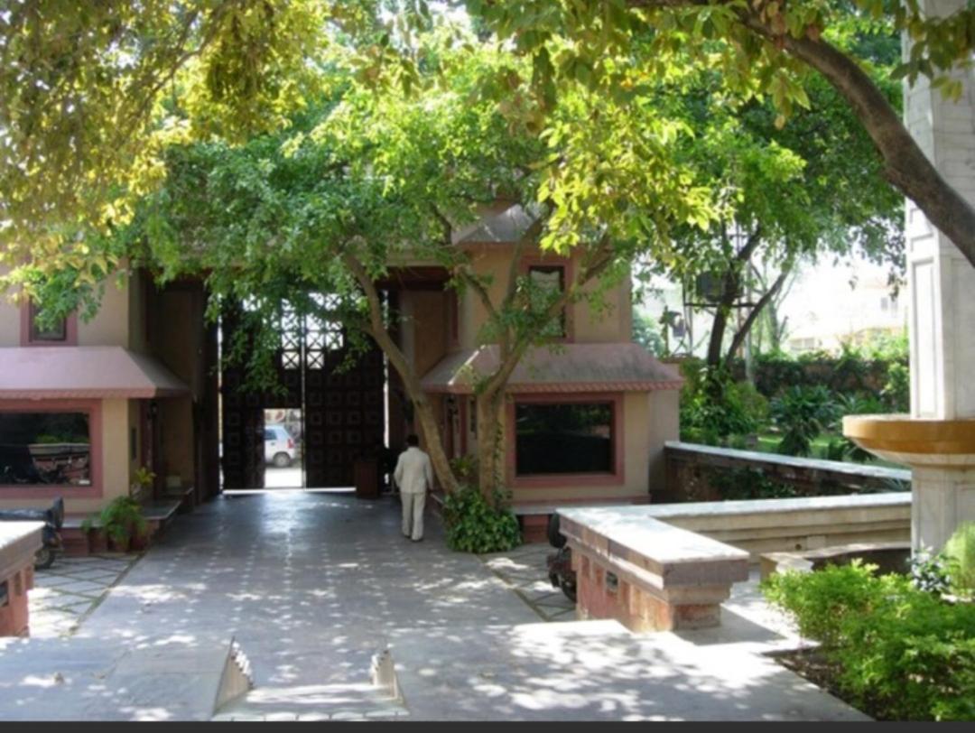 Ananda Krishna Van Vrindāvan Buitenkant foto